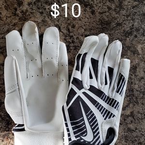Youth batting gloves